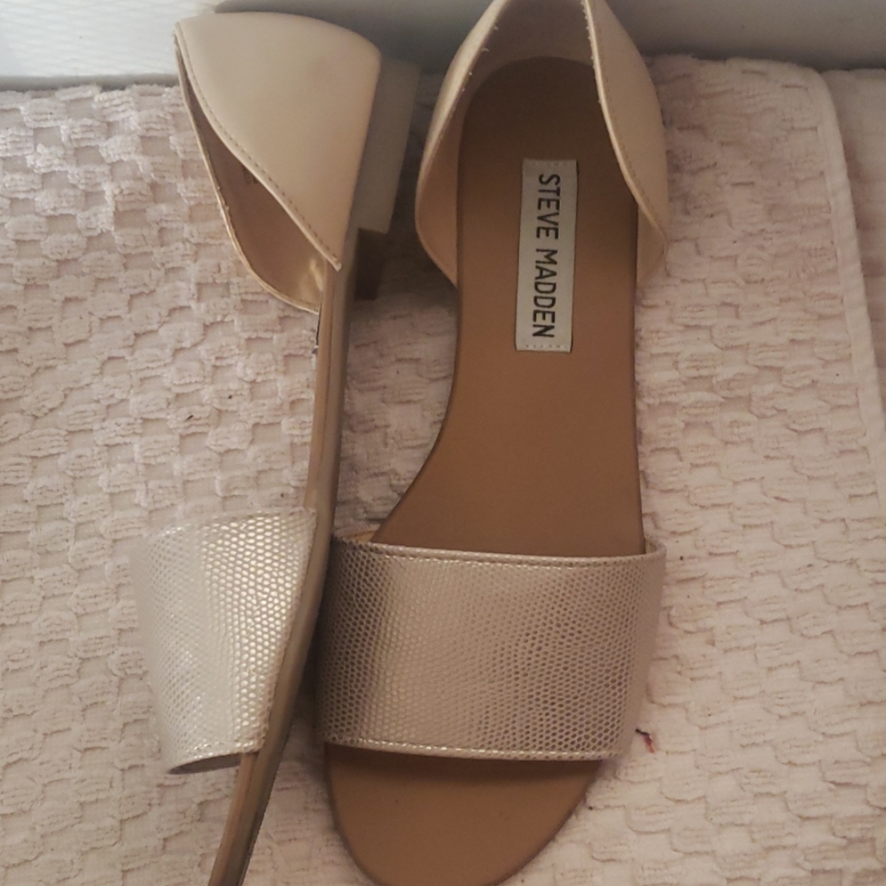 Sandals - Picture 2 of 4